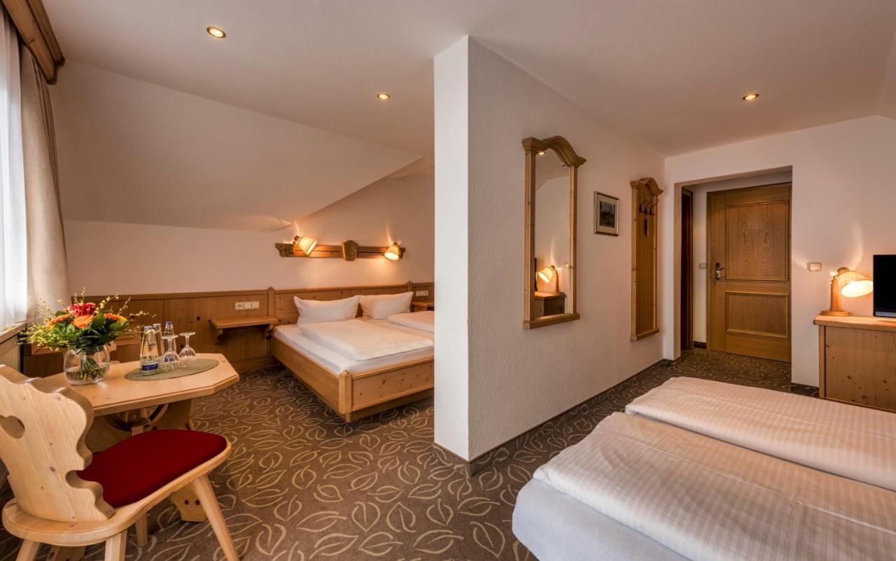 Hotel Gasthof Alter Wirt Farchant Exterior photo