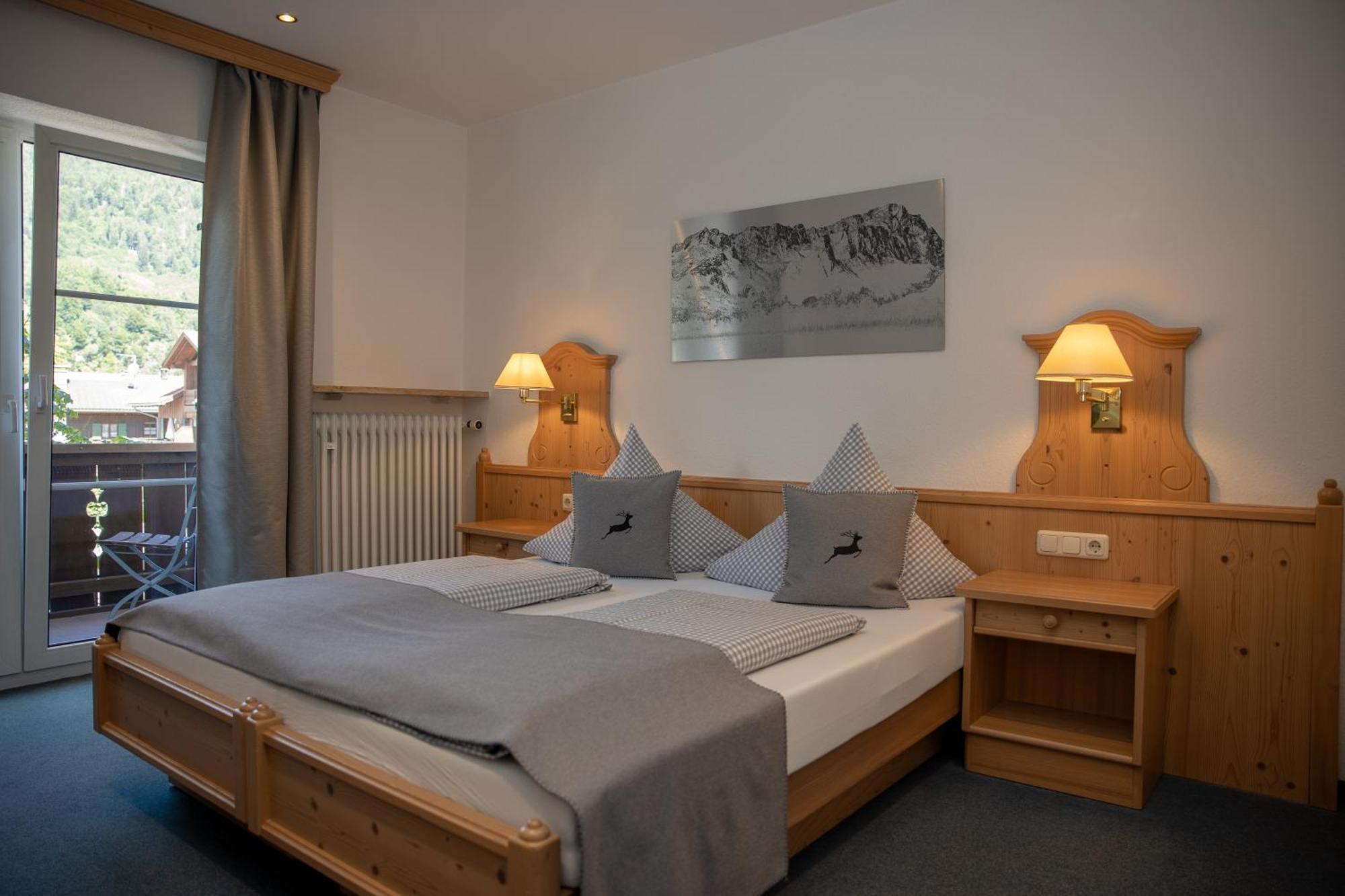 Hotel Gasthof Alter Wirt Farchant Exterior photo